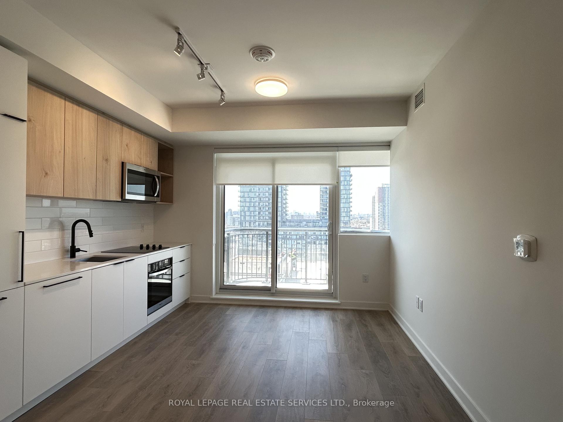 1185 Dupont Street 1211