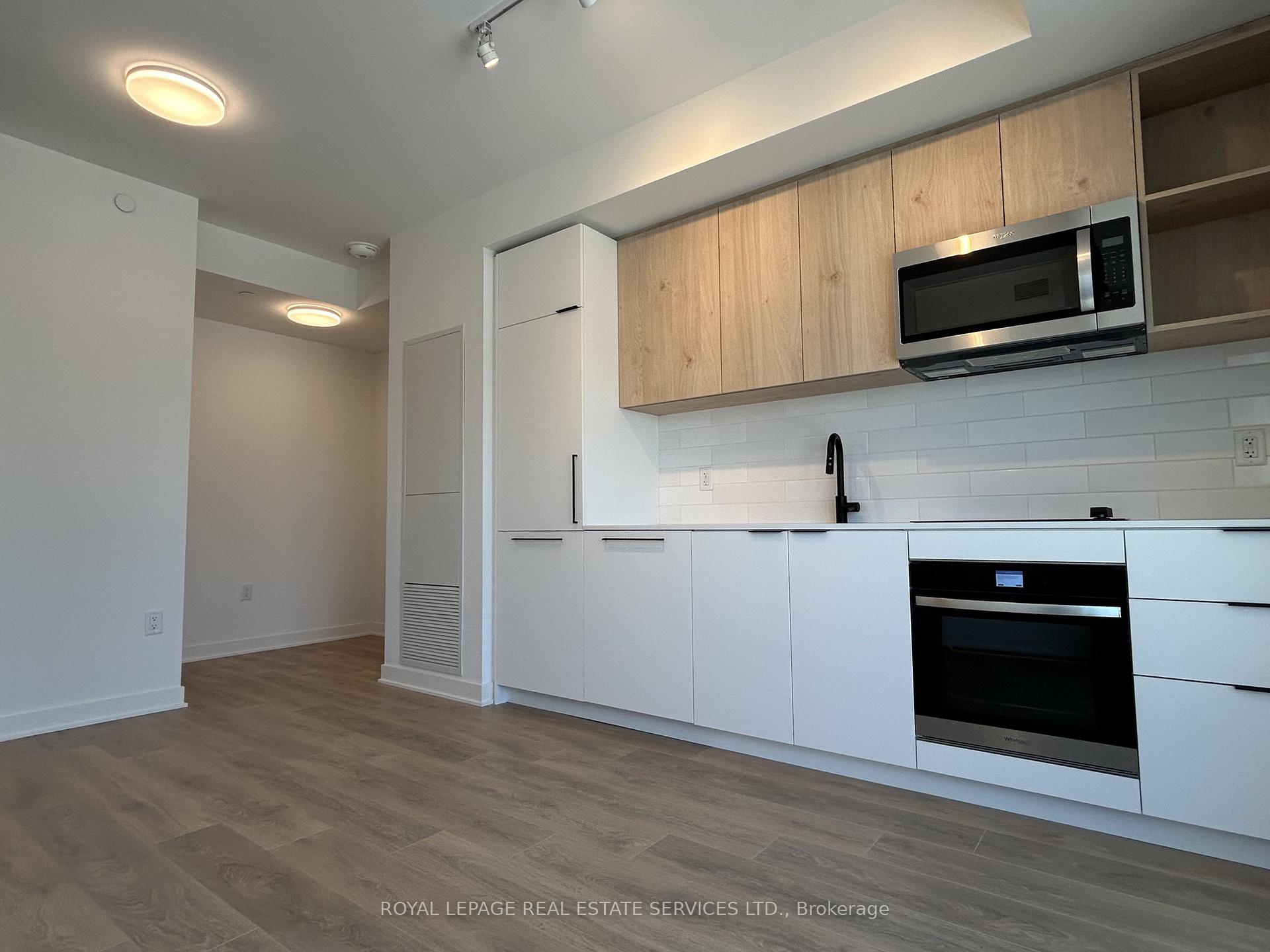 1185 Dupont Street 1211