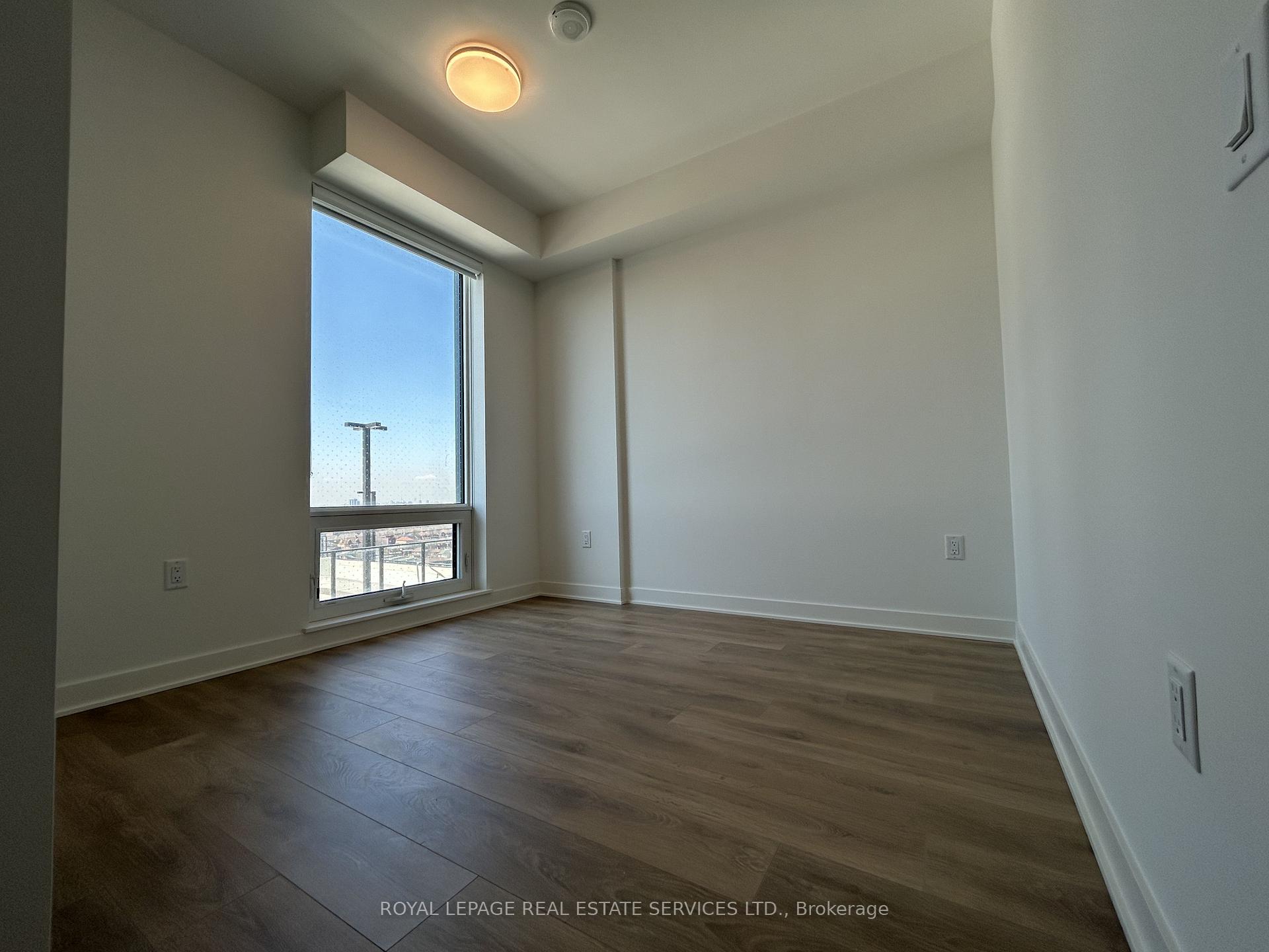 1185 Dupont Street 1211
