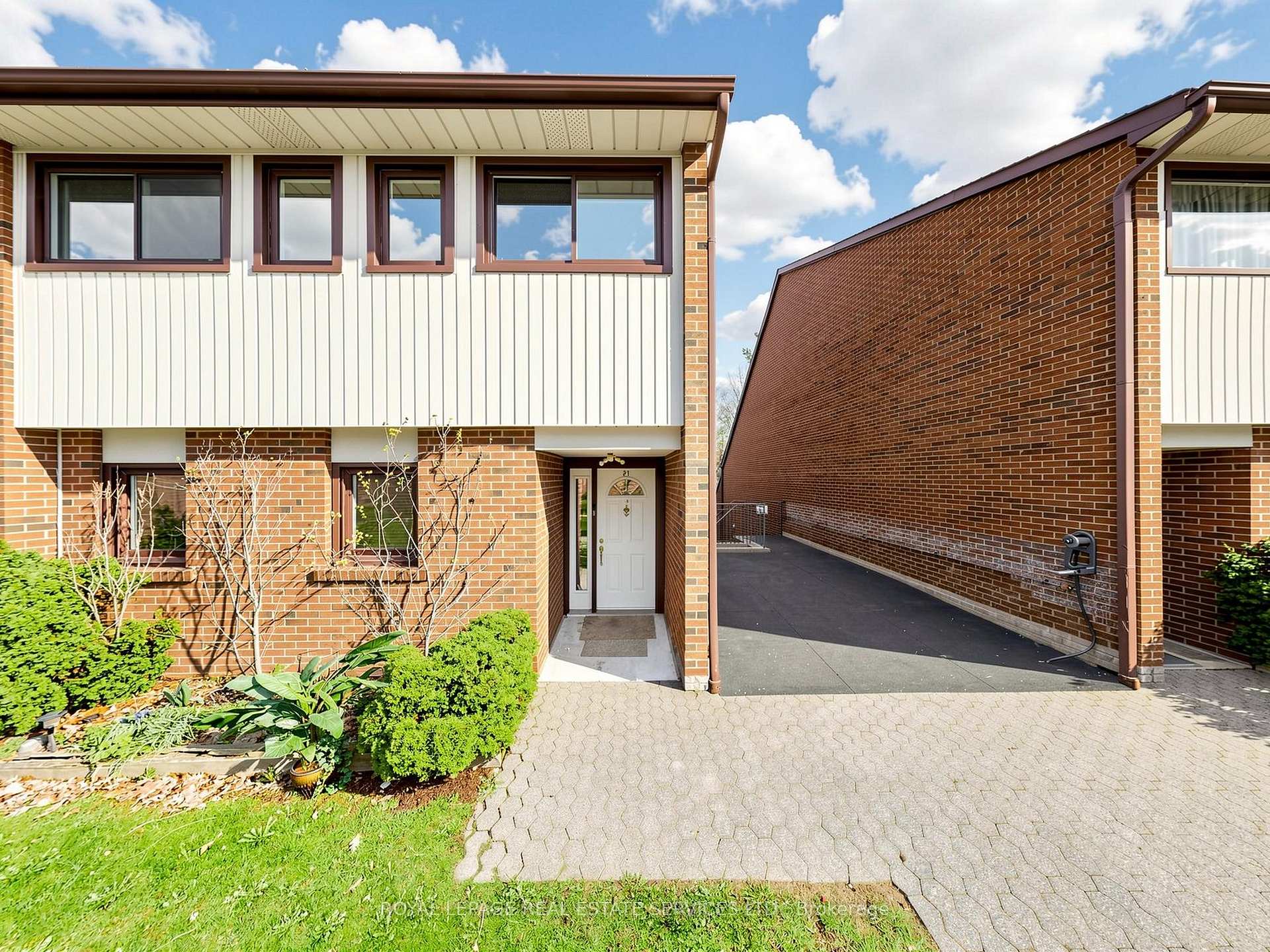 530 Falgarwood Drive 21