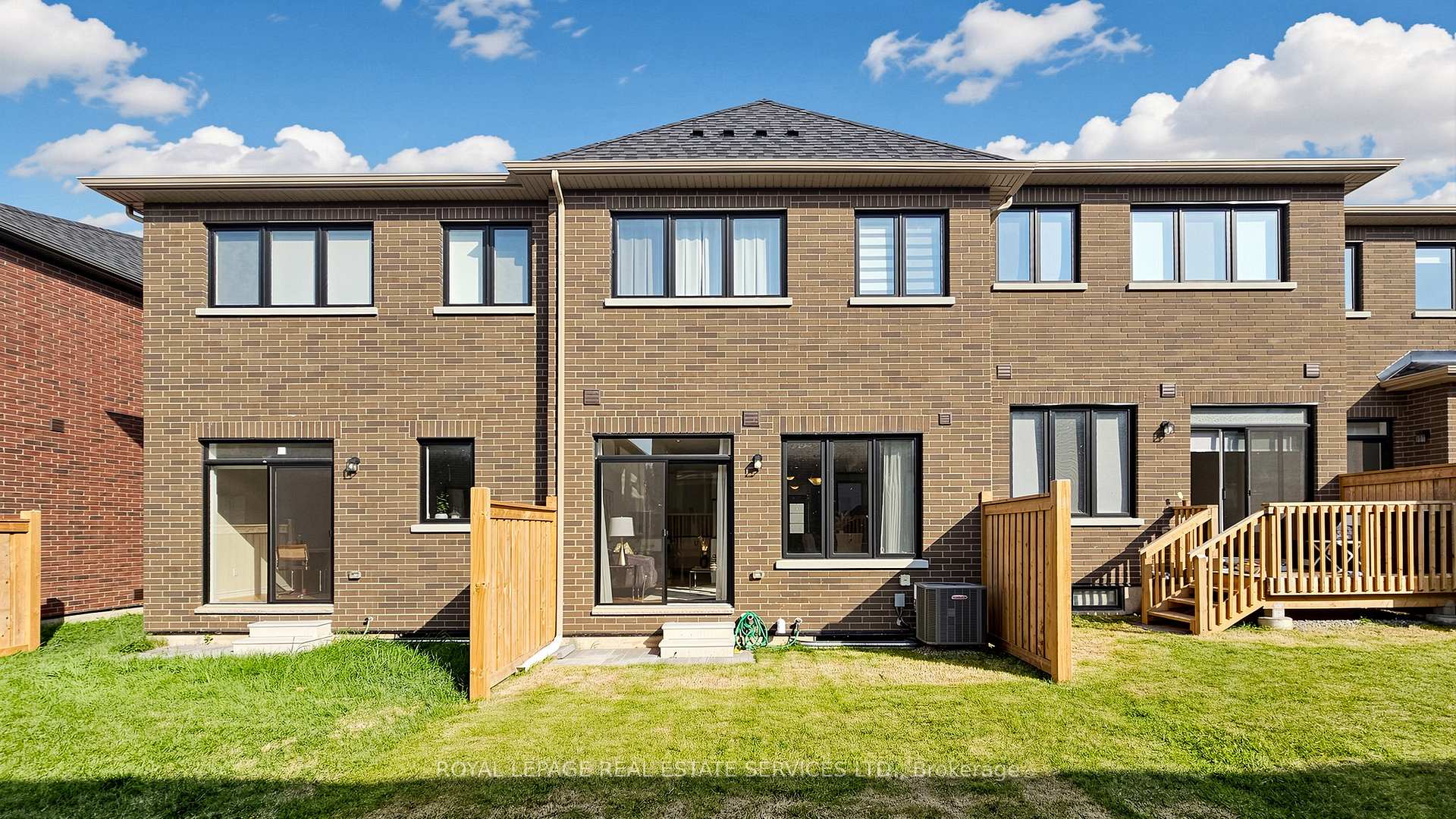 1413 Oakmont Common