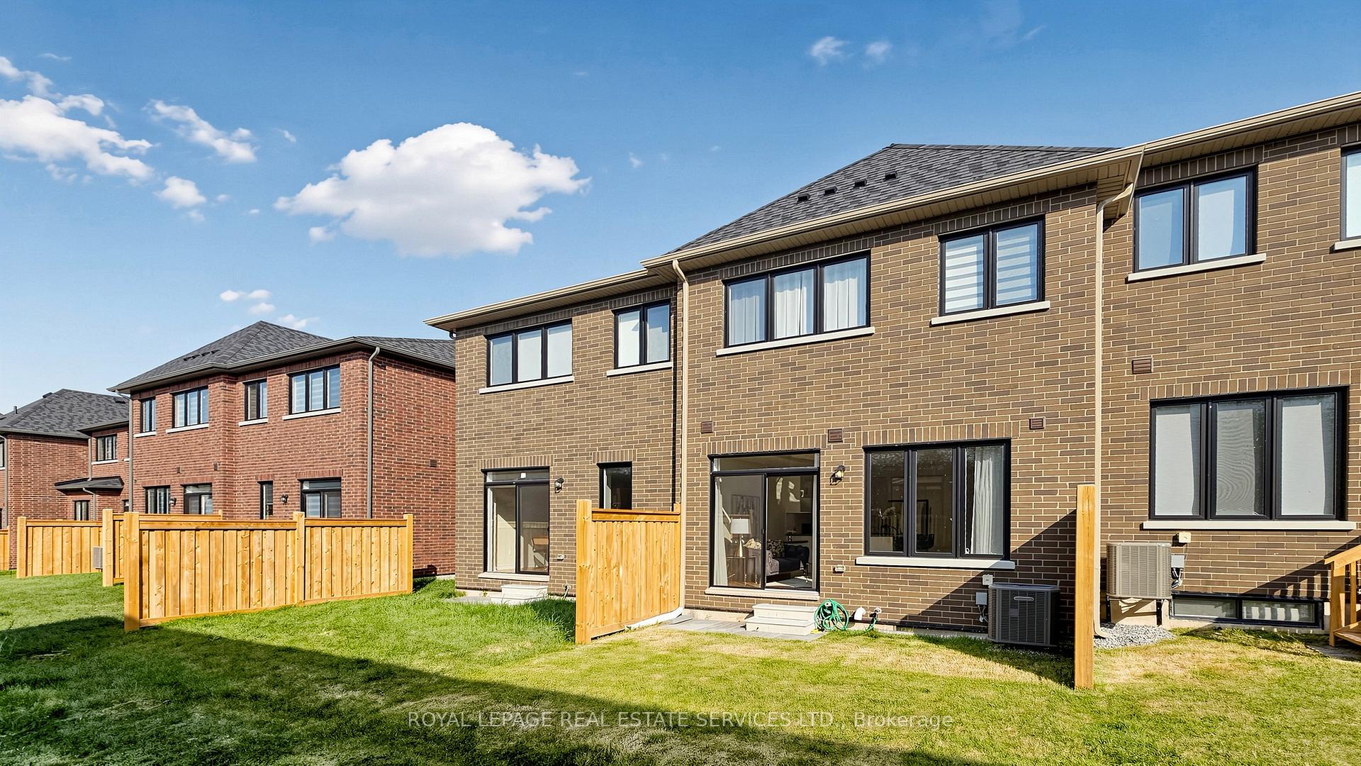 1413 Oakmont Common