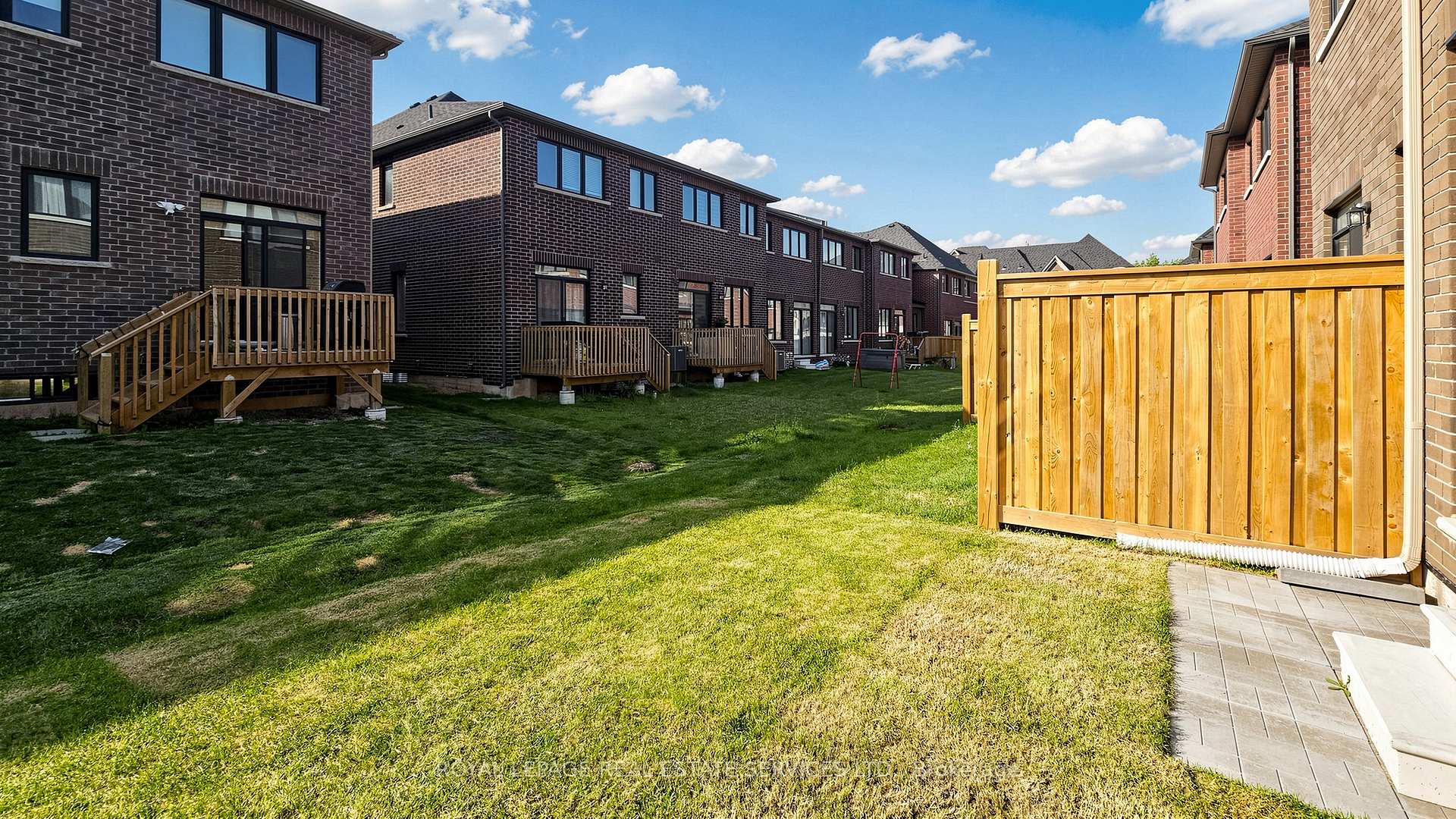 1413 Oakmont Common