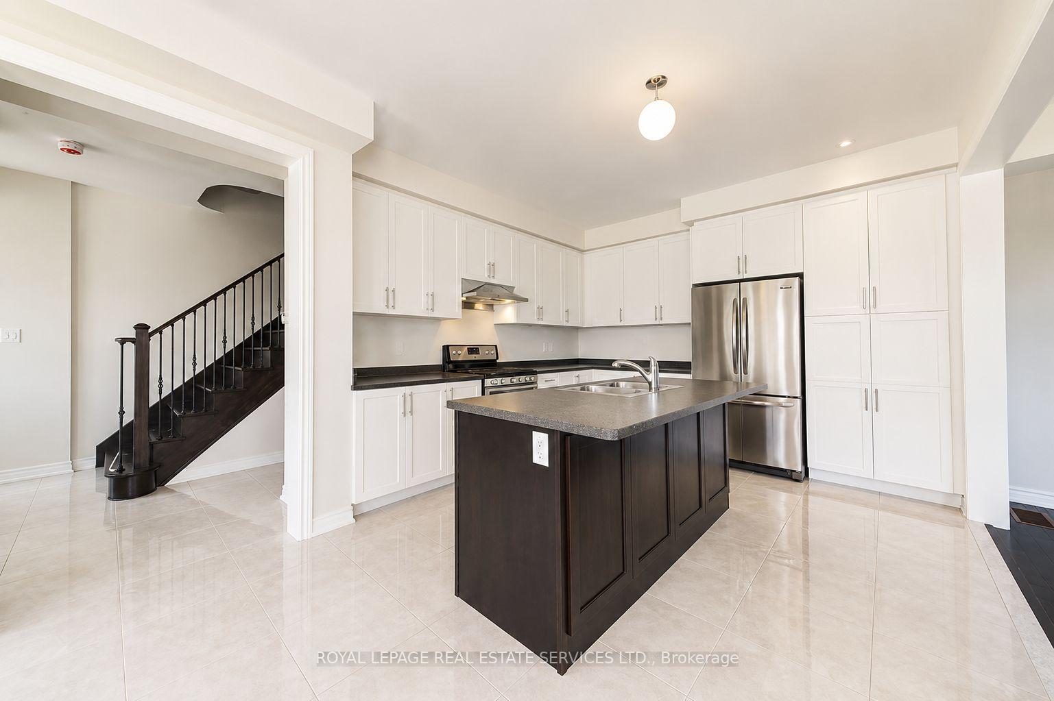 539 Settlers Road W