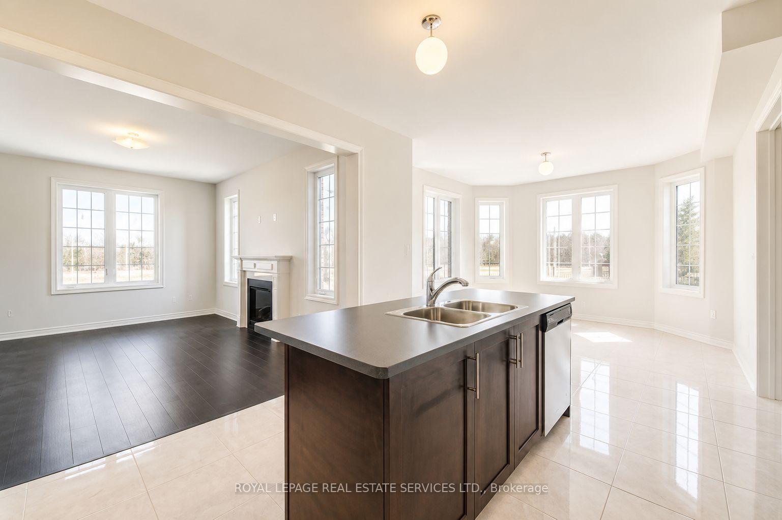 539 Settlers Road W