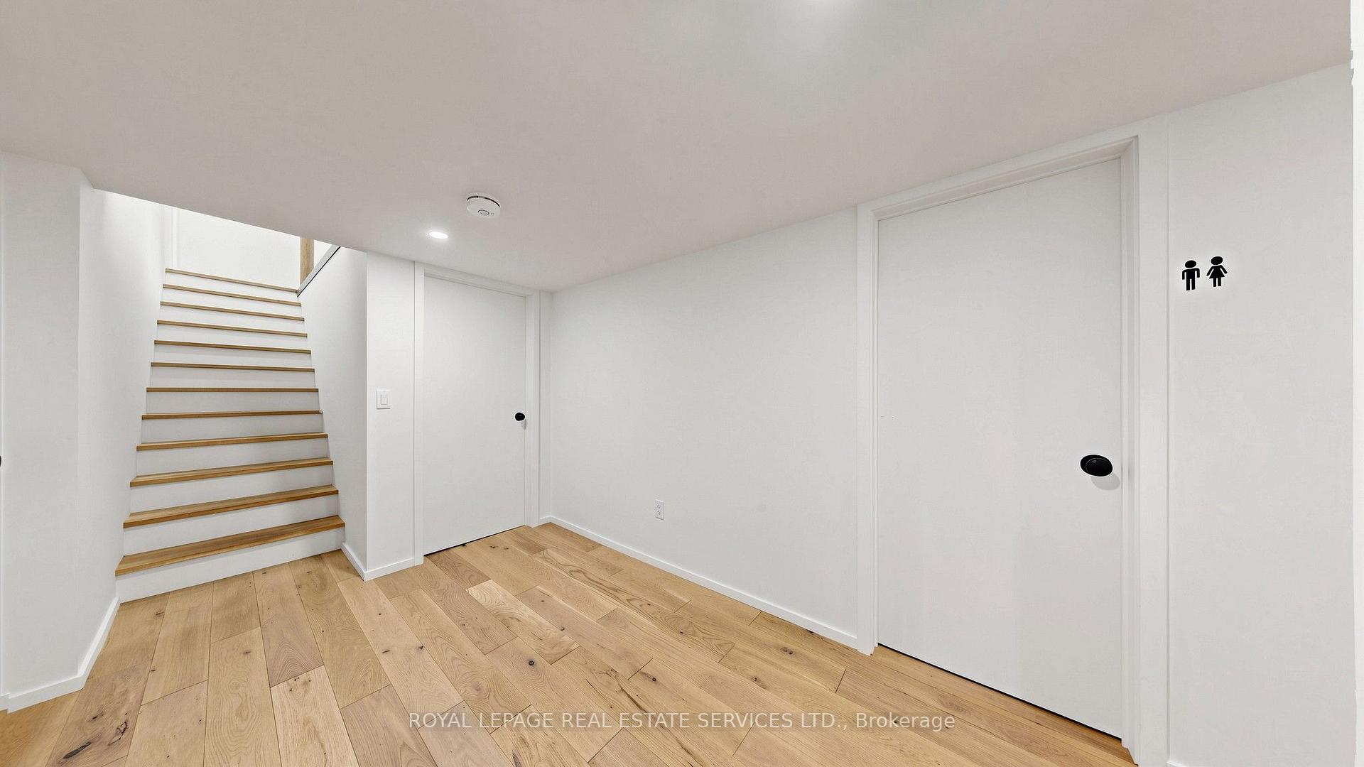 255 Oakwood Crescent