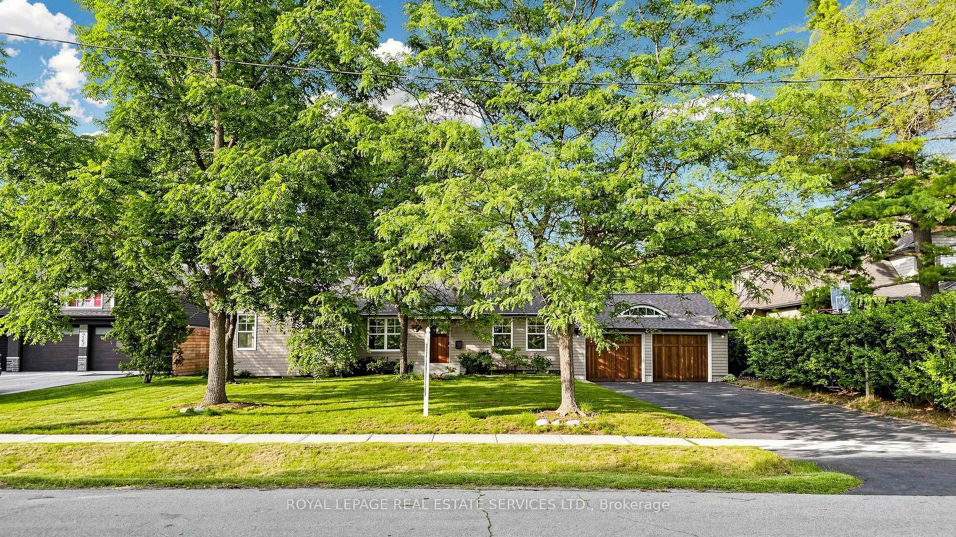 255 Oakwood Crescent