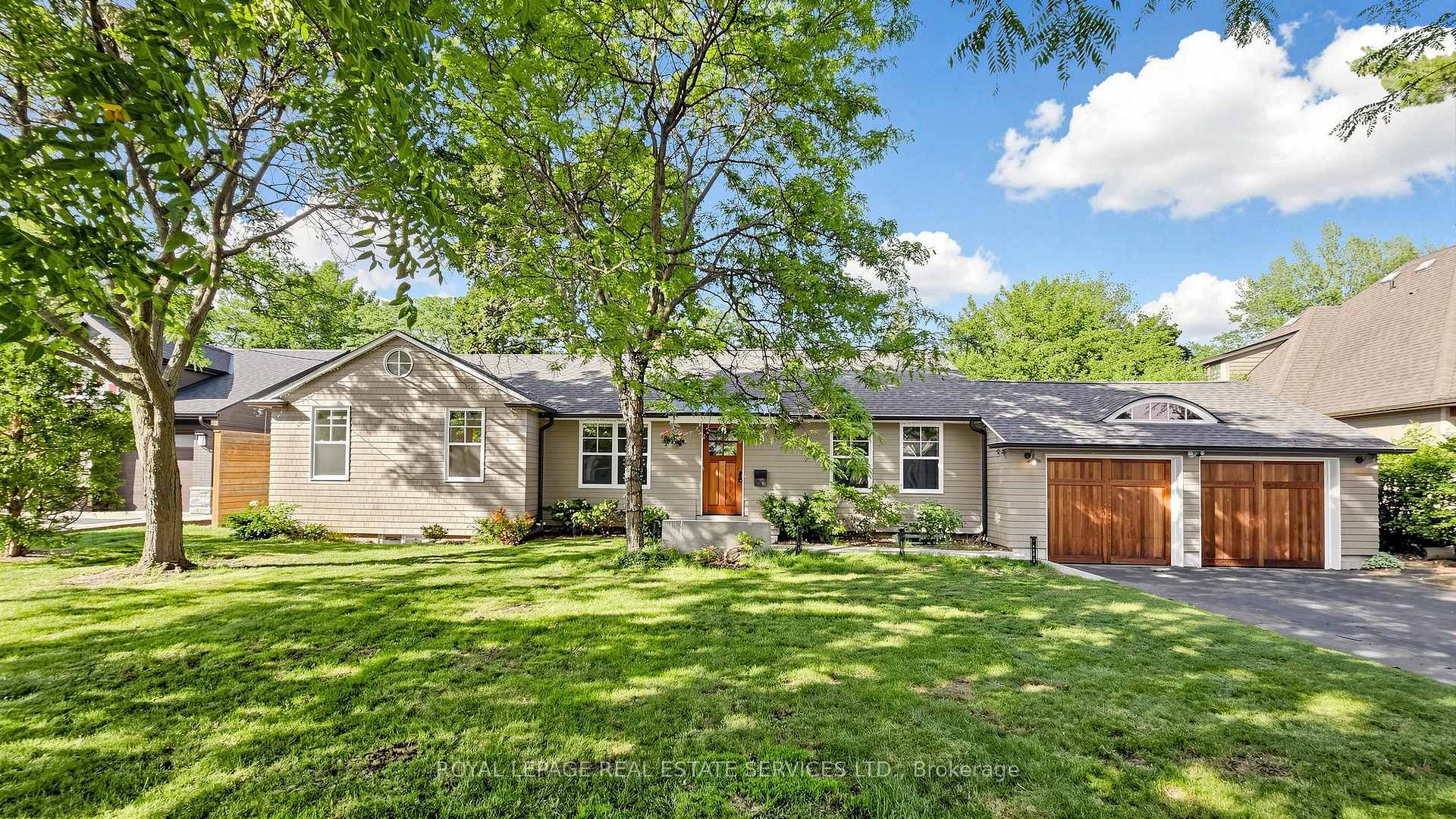 255 Oakwood Crescent