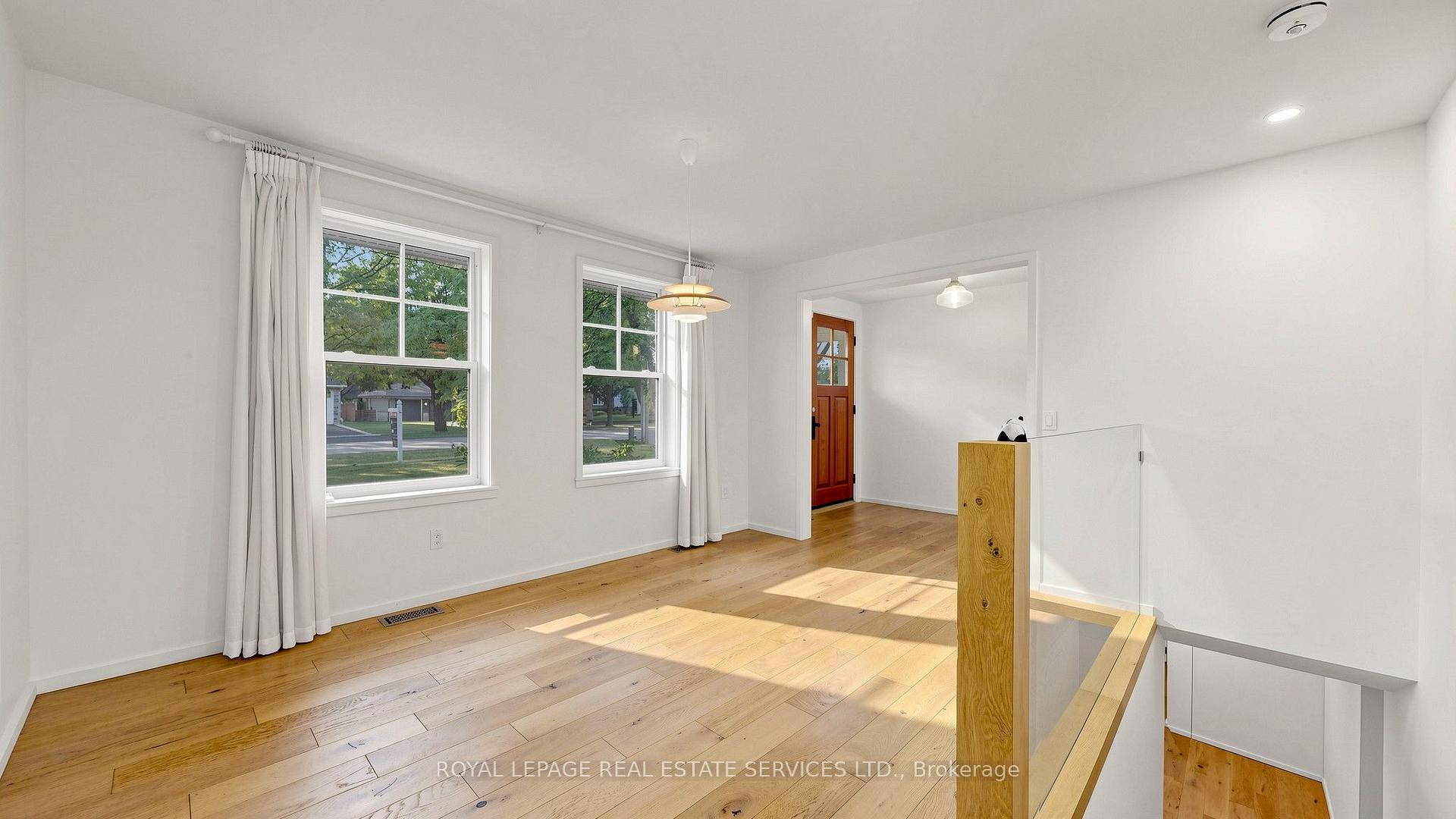 255 Oakwood Crescent