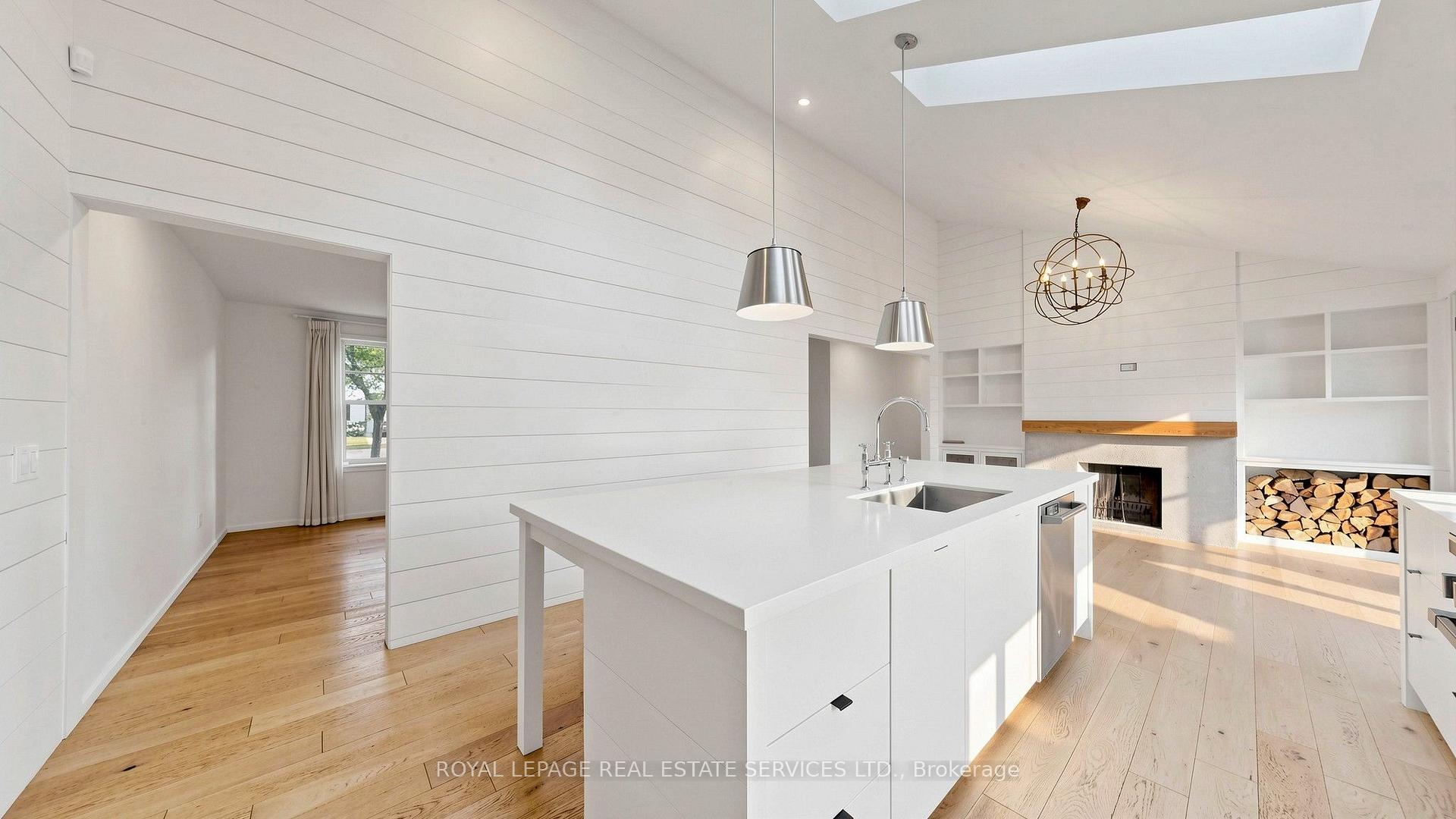 255 Oakwood Crescent