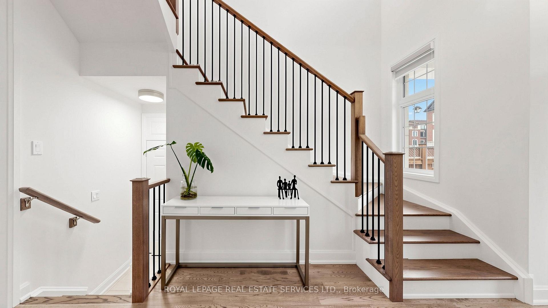 1527 Varelas Passage