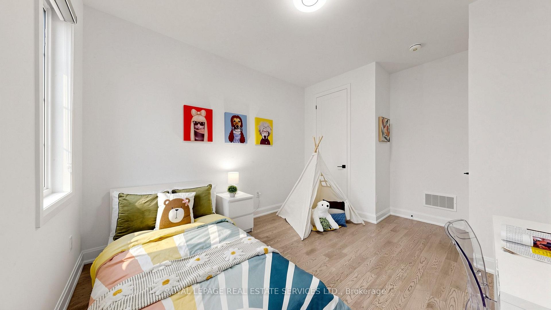 1527 Varelas Passage