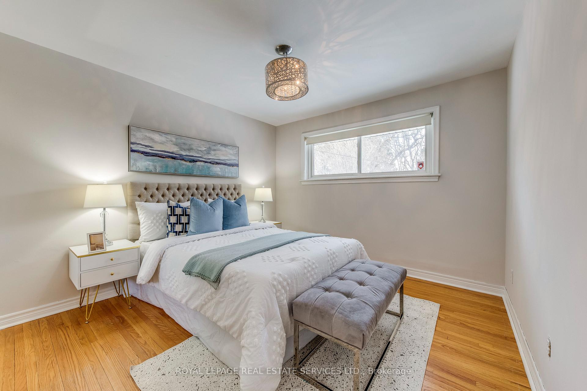 186 Fernwood Crescent