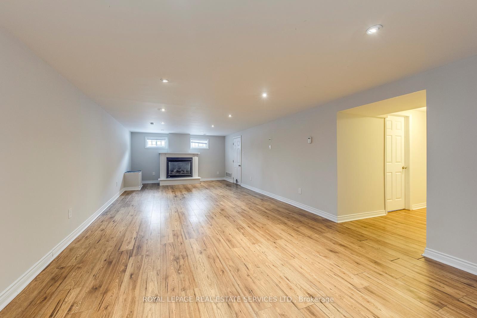 186 Fernwood Crescent