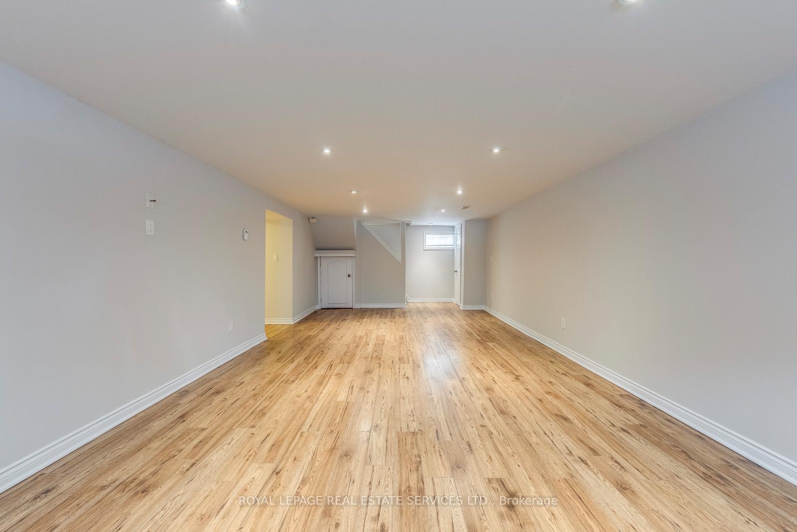 186 Fernwood Crescent