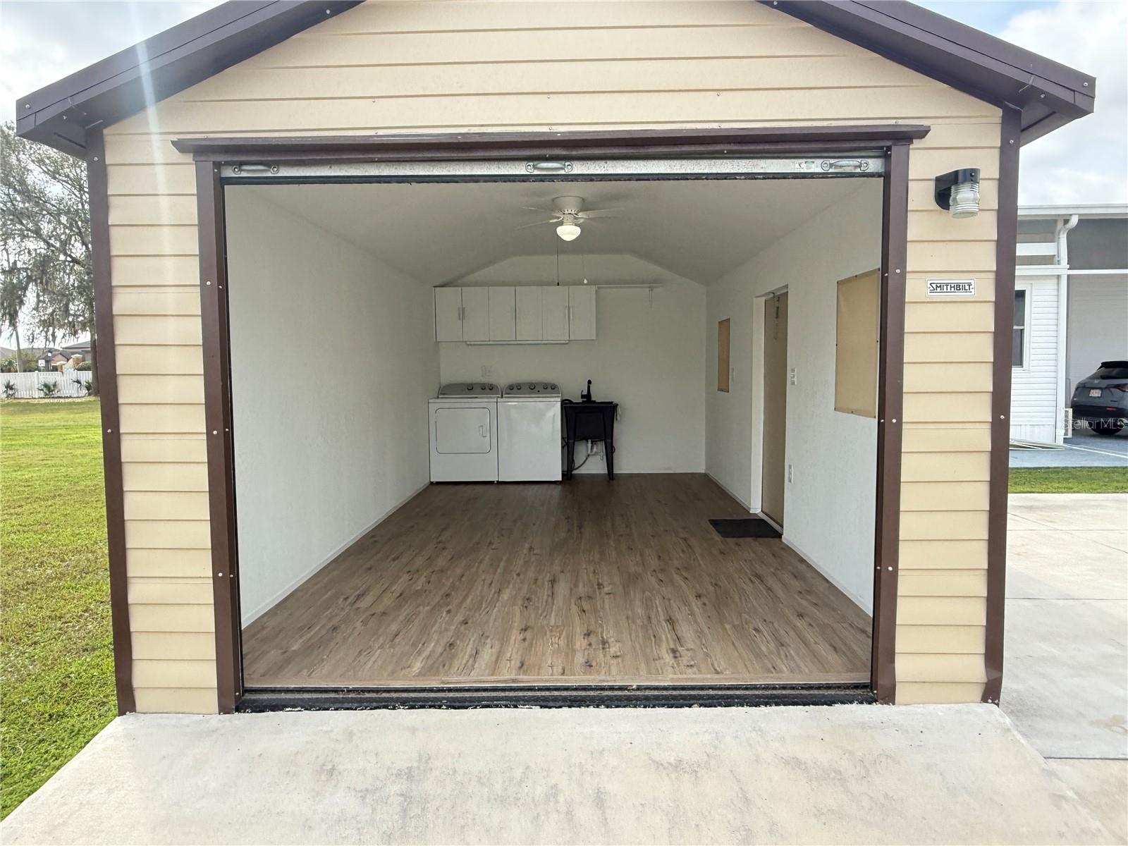 8933 SOUTHSHORE CT