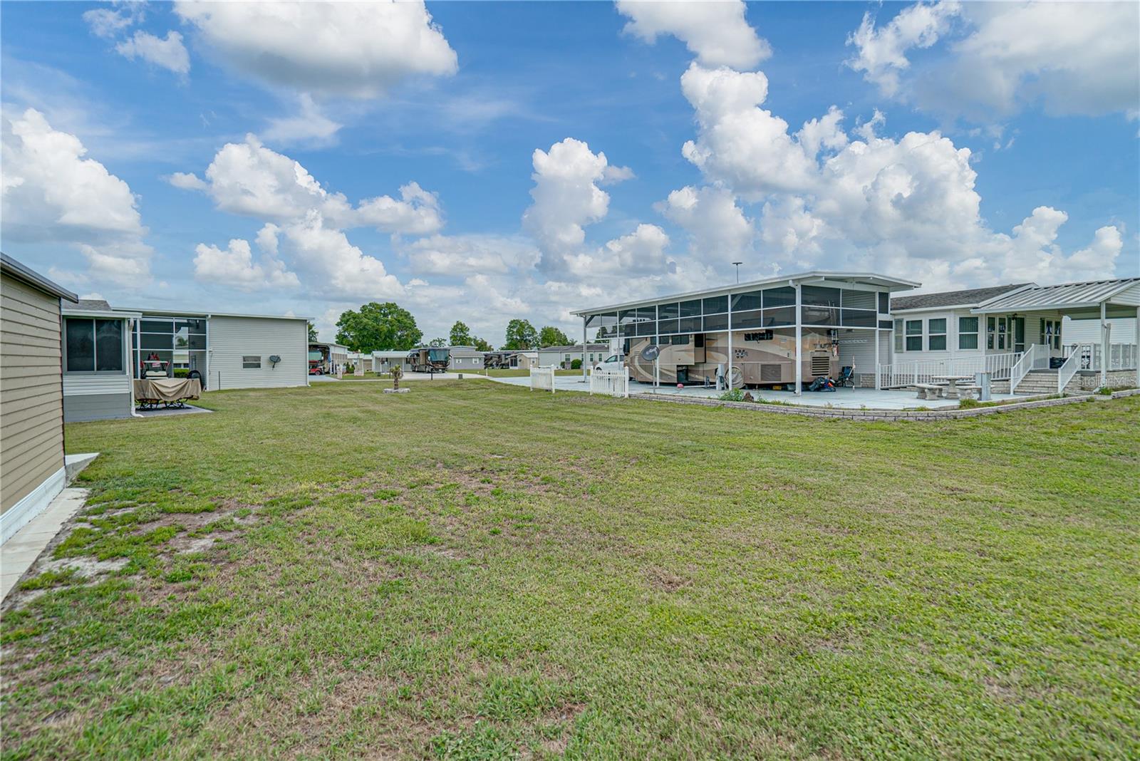 8933 SOUTHSHORE CT