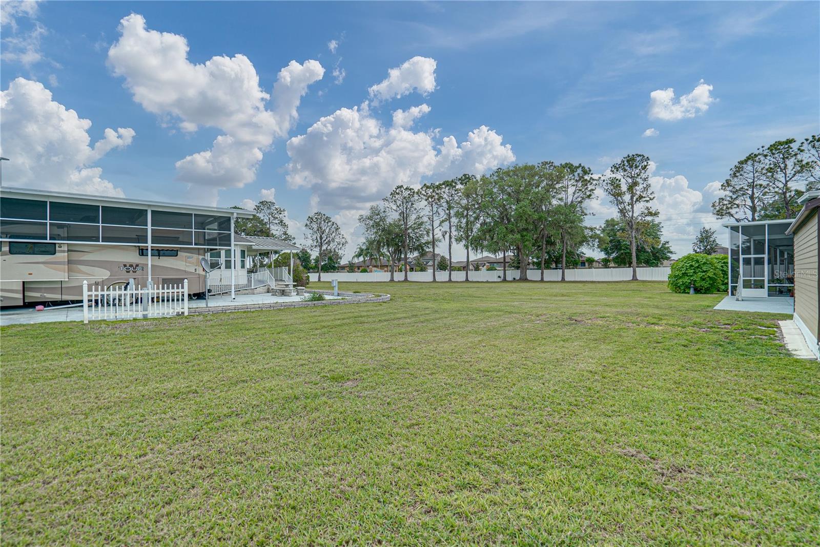 8933 SOUTHSHORE CT