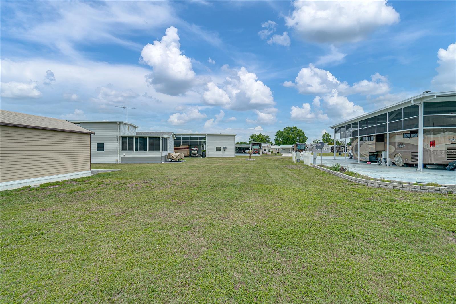 8933 SOUTHSHORE CT