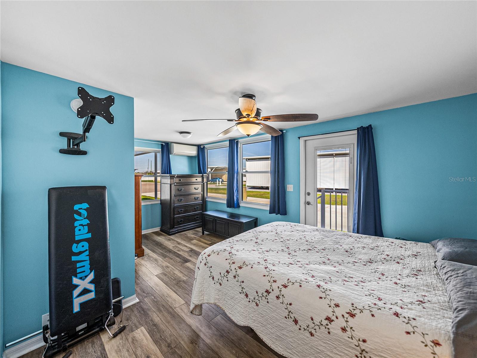 8925 SOUTHSHORE CT