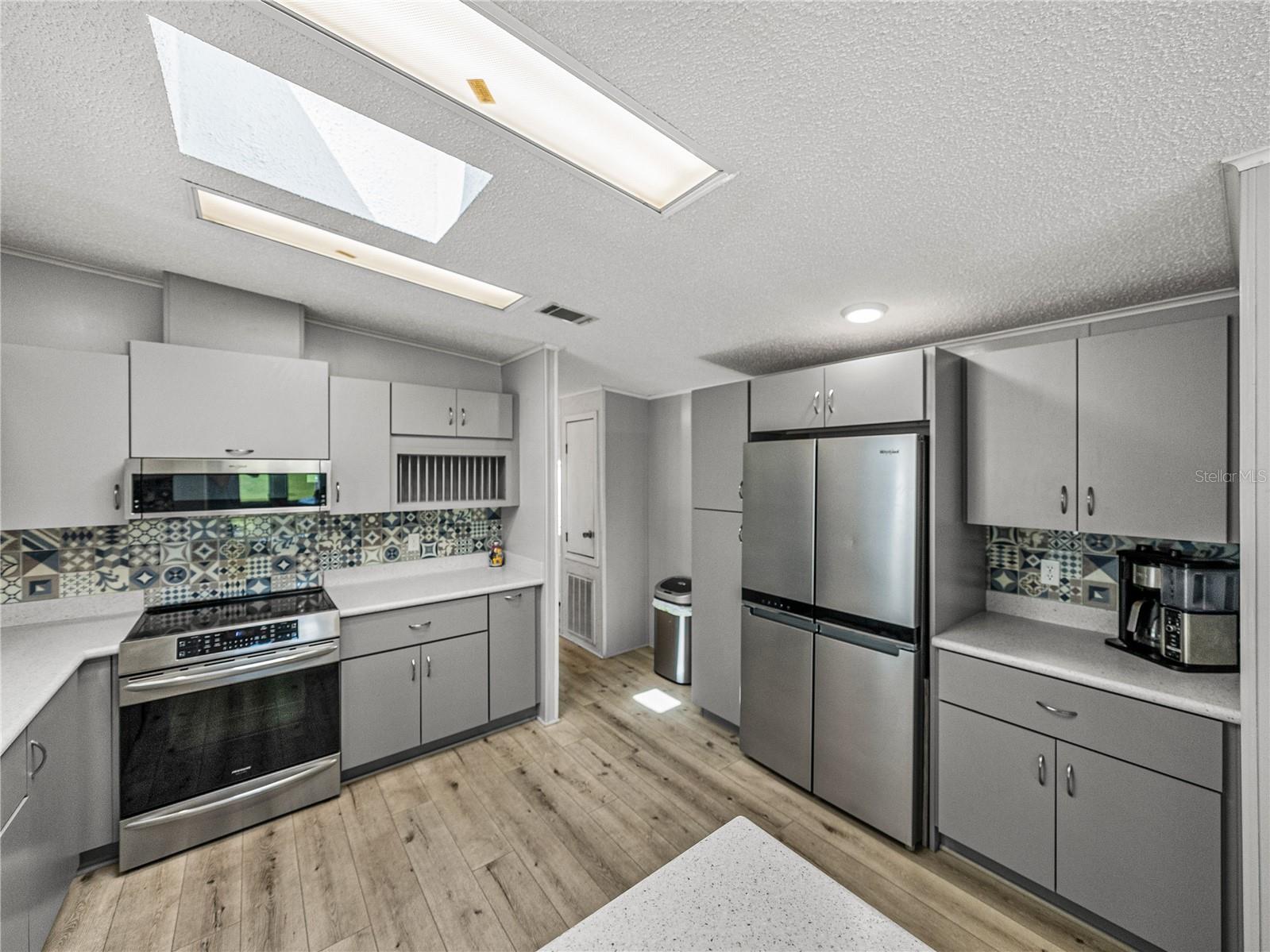 8925 SOUTHSHORE CT