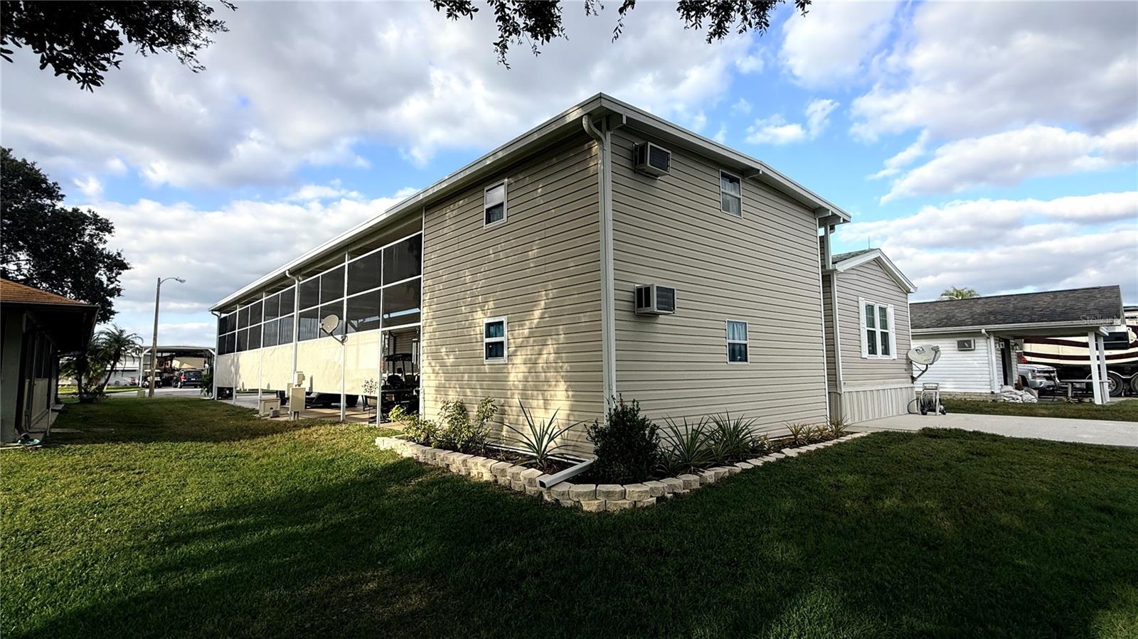 5207 ISLAND VIEW CIR S