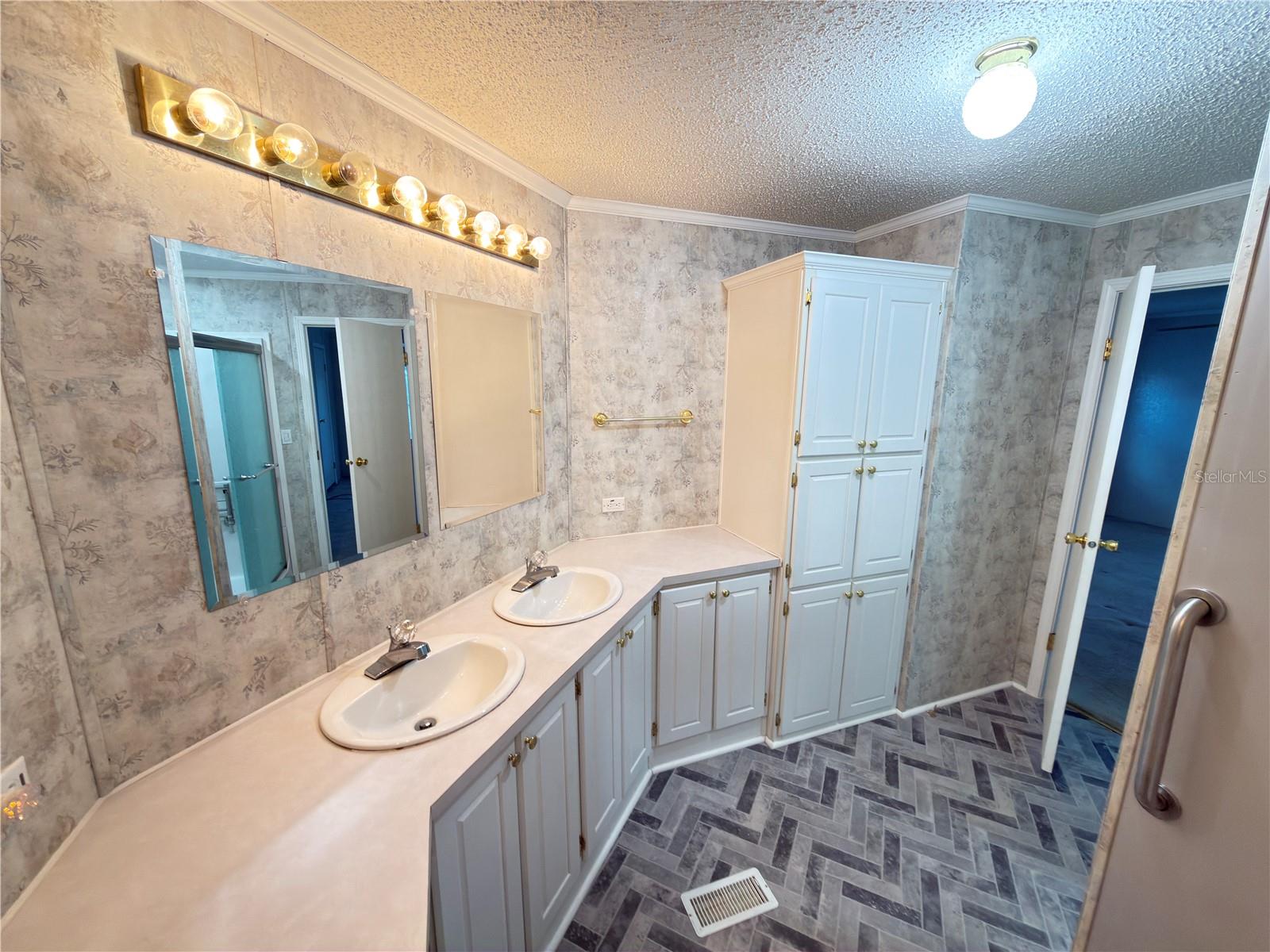 5207 ISLAND VIEW CIR S