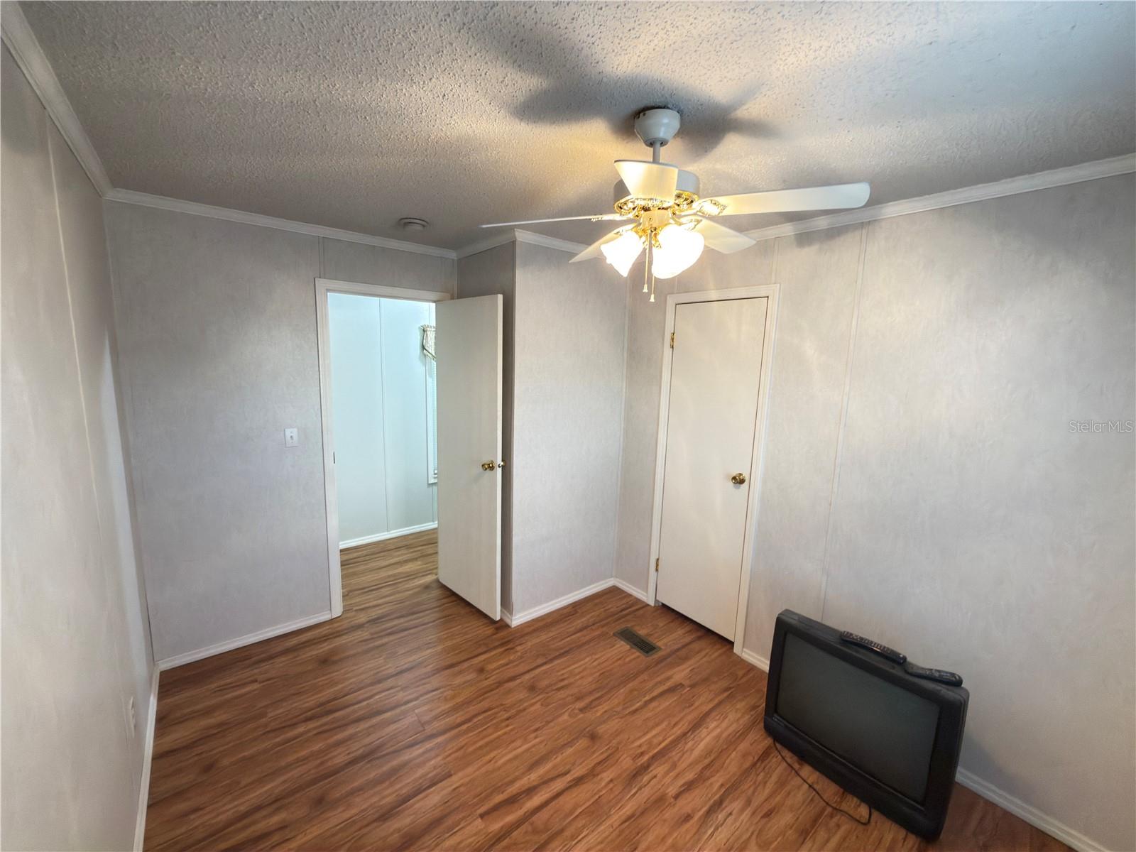 5207 ISLAND VIEW CIR S