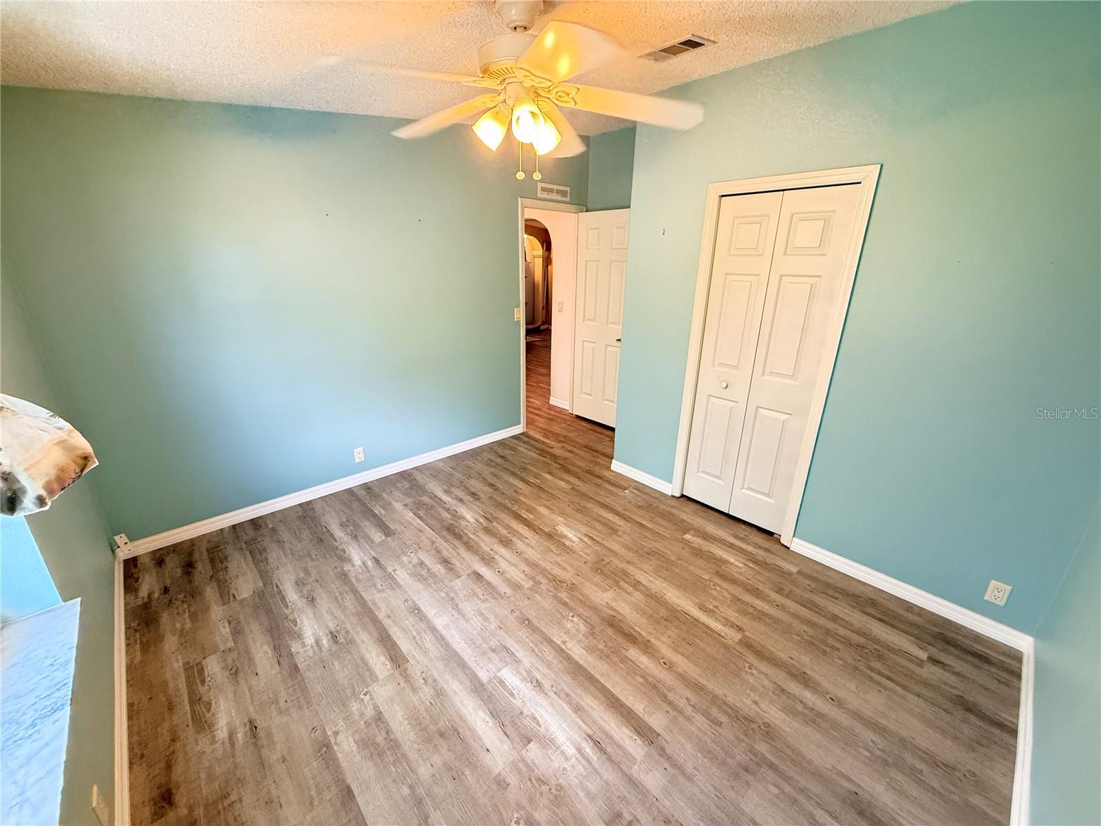 5274 ISLAND VIEW CIR N