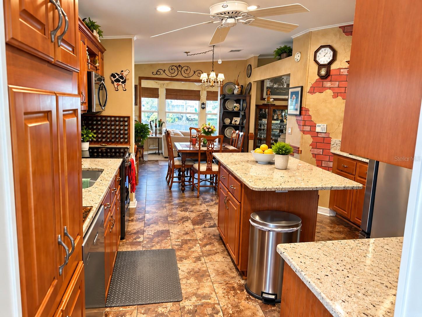 5214 ISLAND VIEW CIR N