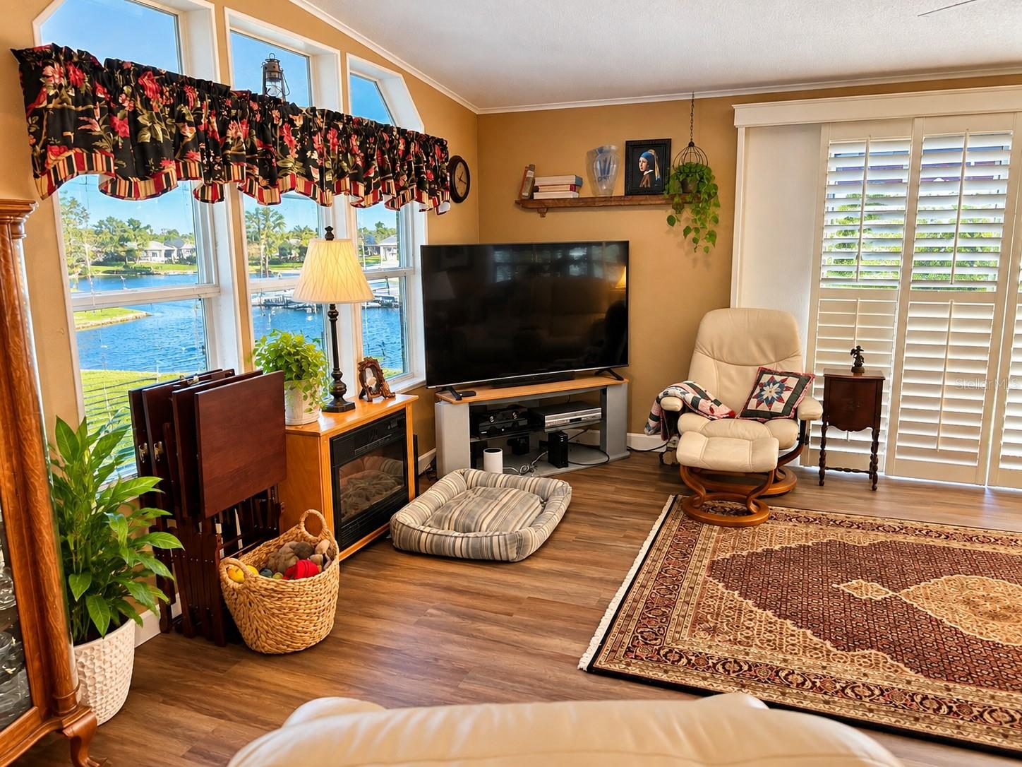 5214 ISLAND VIEW CIR N