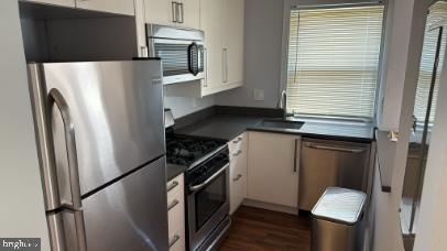 864 BELLEVUE STREET SE 1