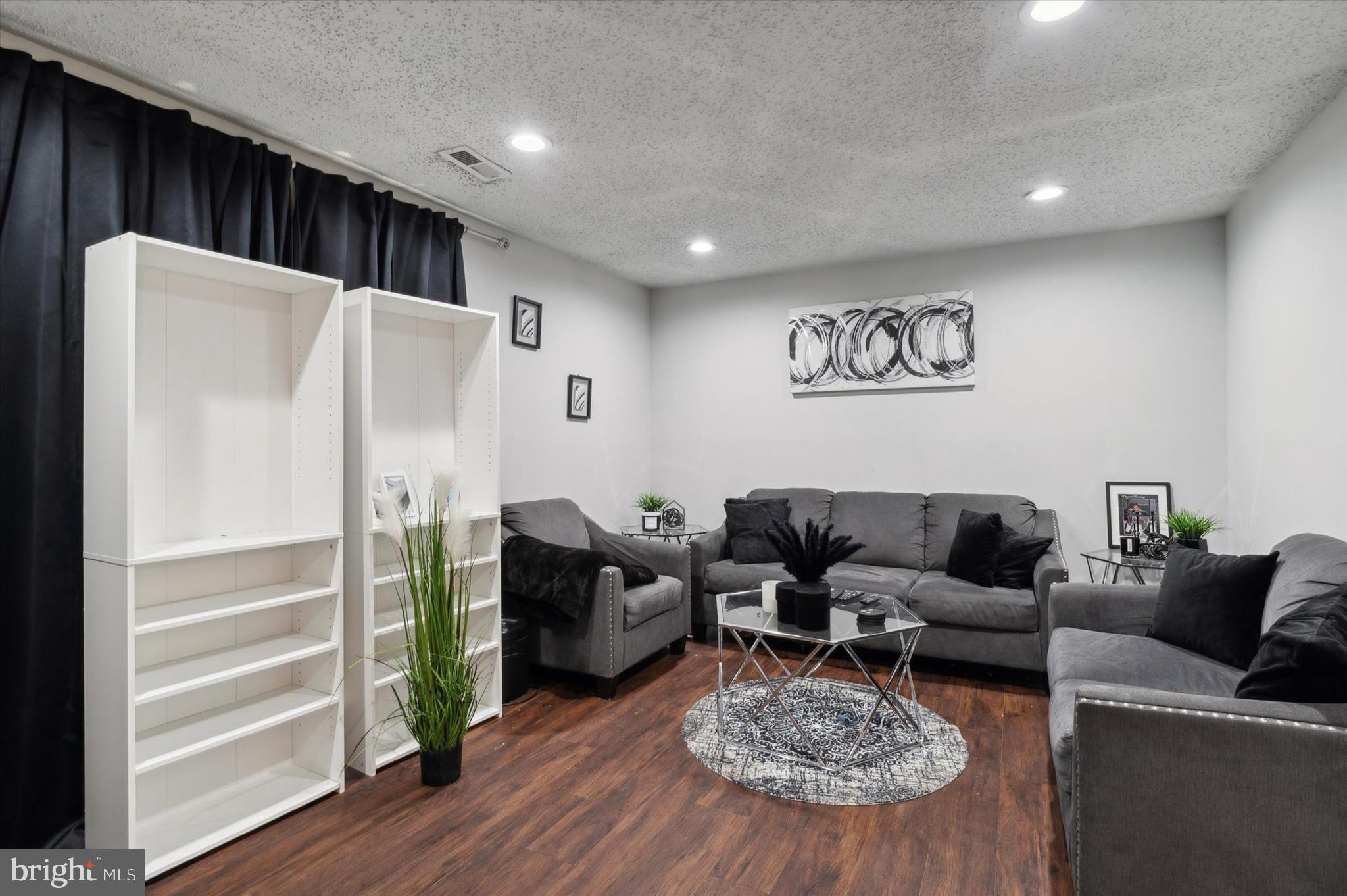 505 Blackbird Dr