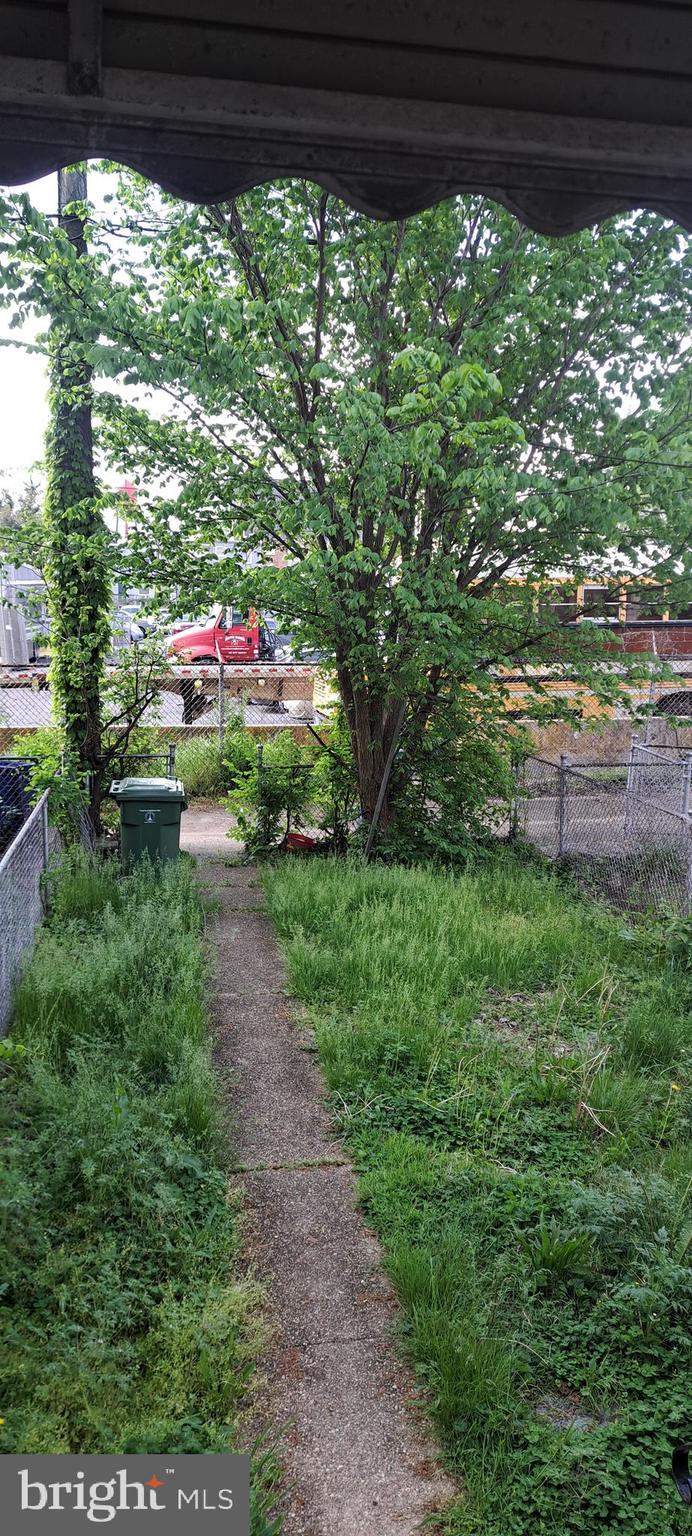 2207 W Lafayette Ave