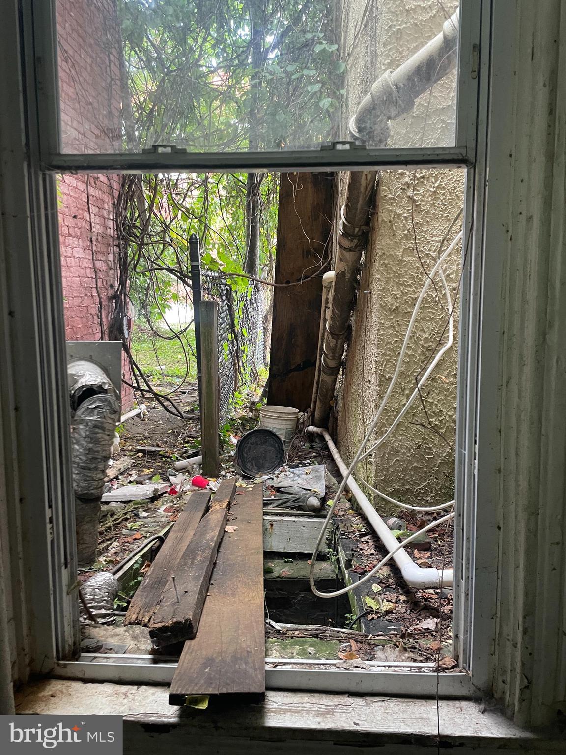 1803 N WARWICK AVENUE