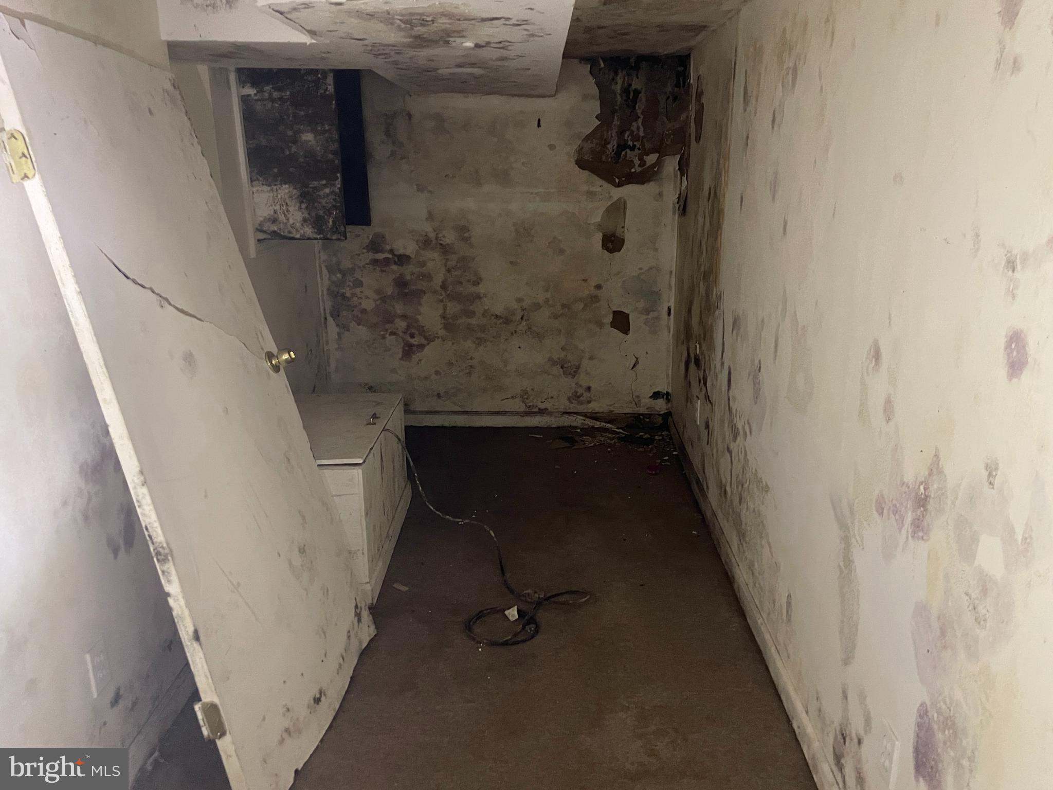 1803 N WARWICK AVENUE