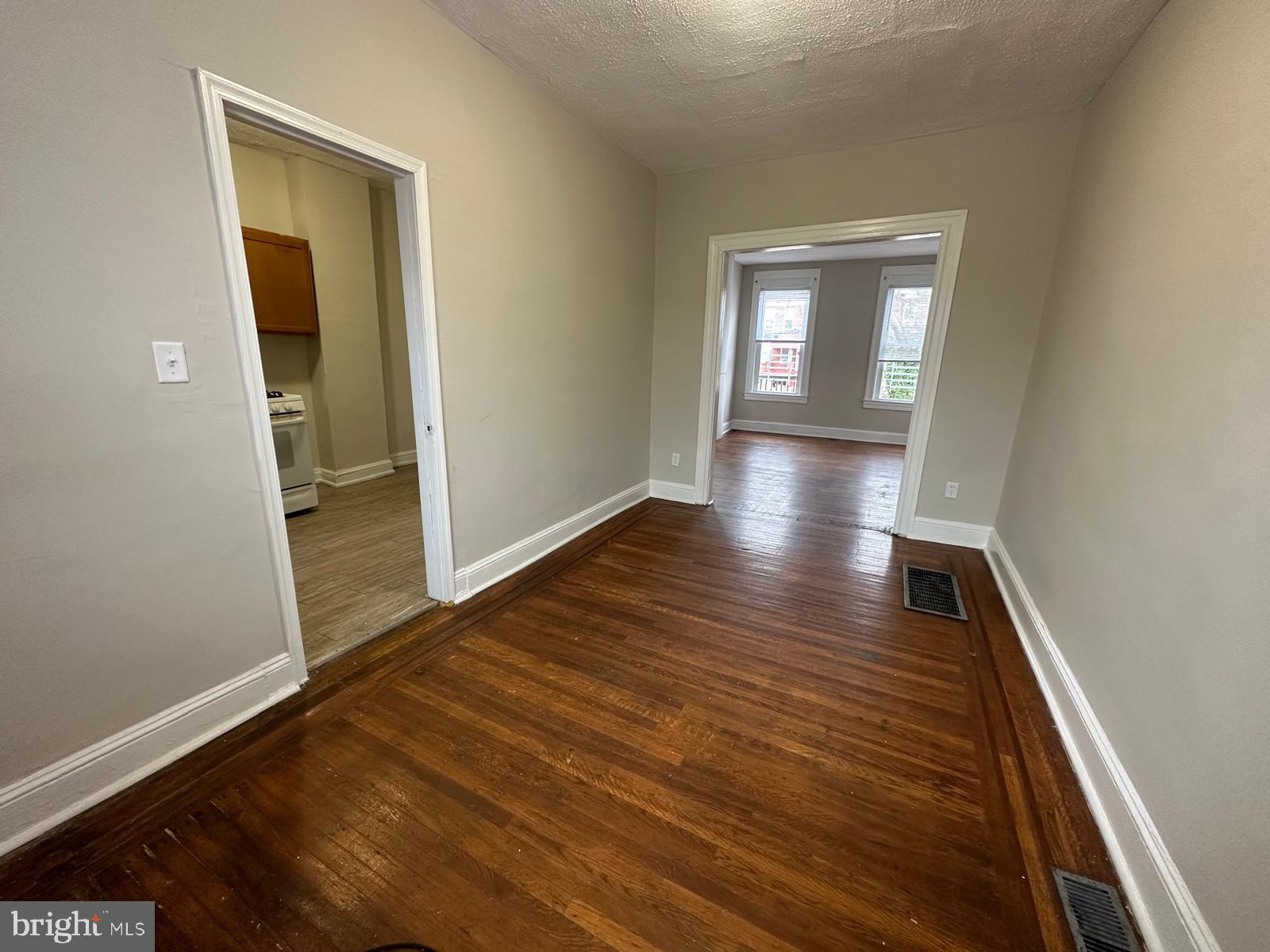 2859 W GARRISON AVENUE