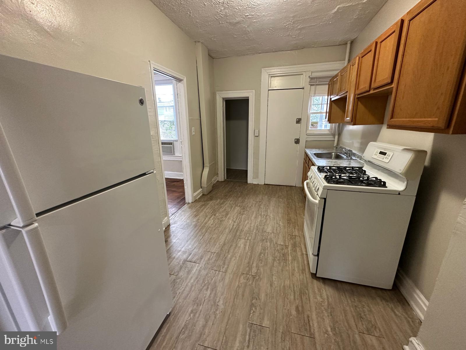 2859 W GARRISON AVENUE