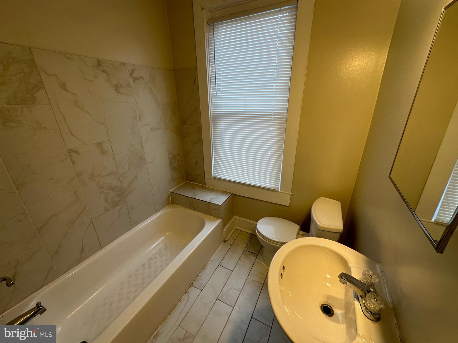 2859 W GARRISON AVENUE