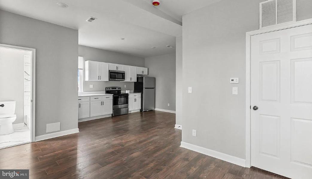 2301 WHITTIER AVENUE 3