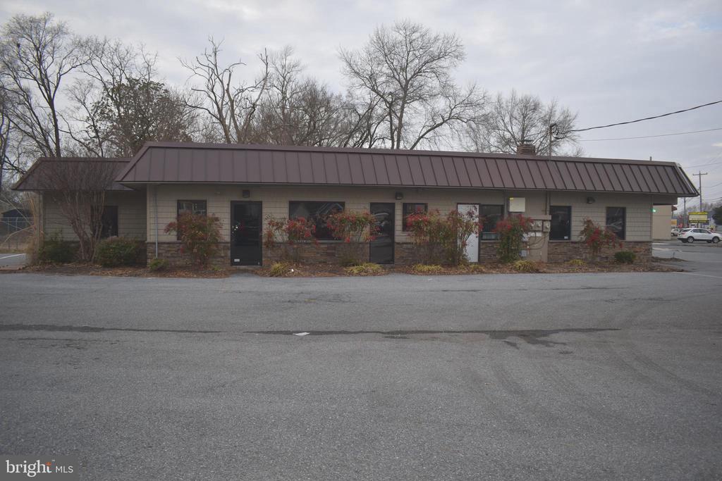400 SNOW HILL ROAD