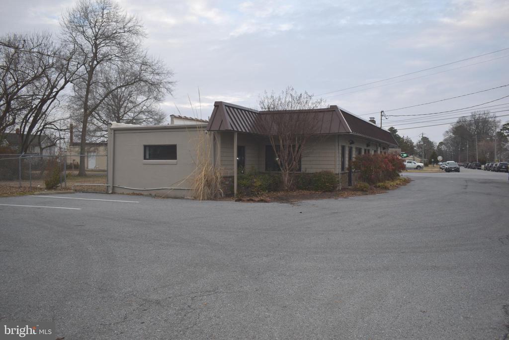 400 SNOW HILL ROAD