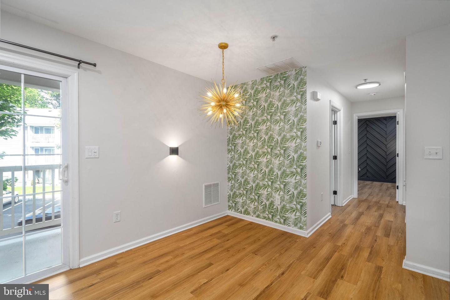 208 Lawrence Ln