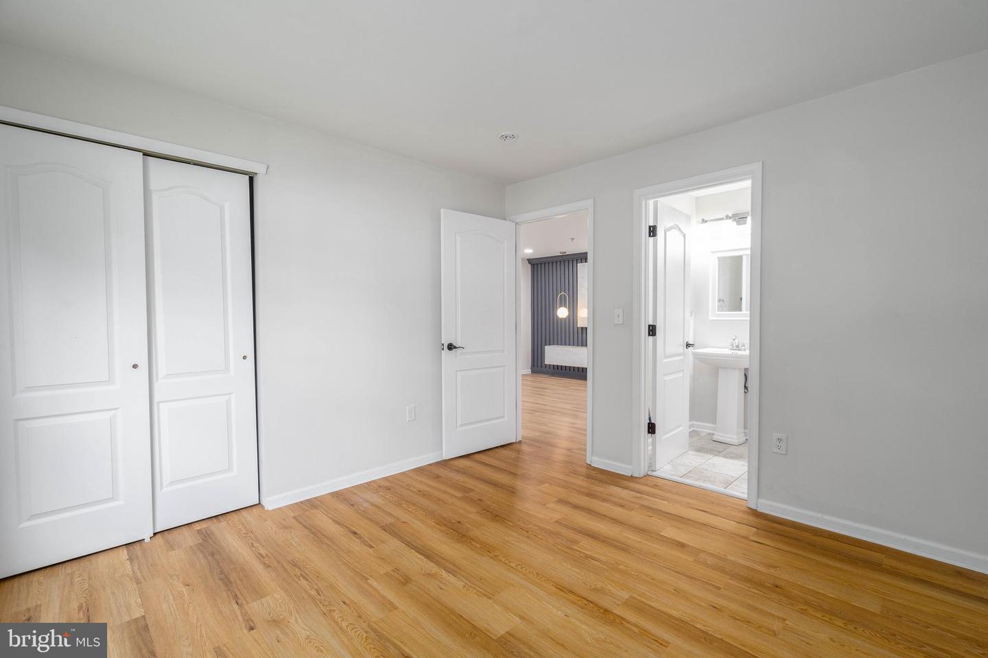 208 Lawrence Ln
