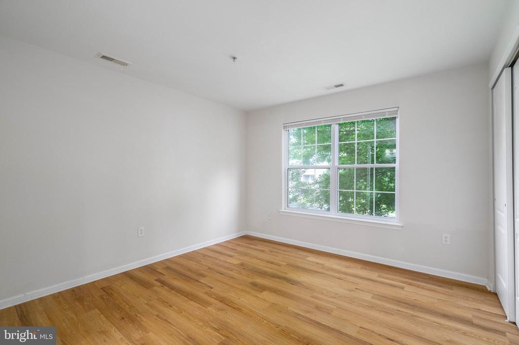 208 Lawrence Ln