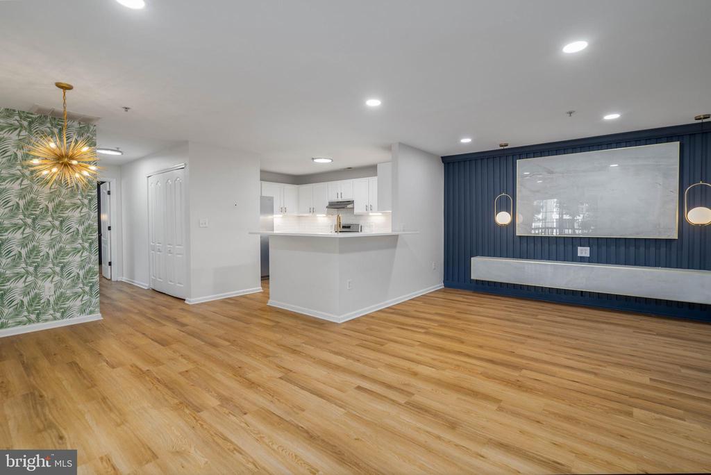 208 Lawrence Ln