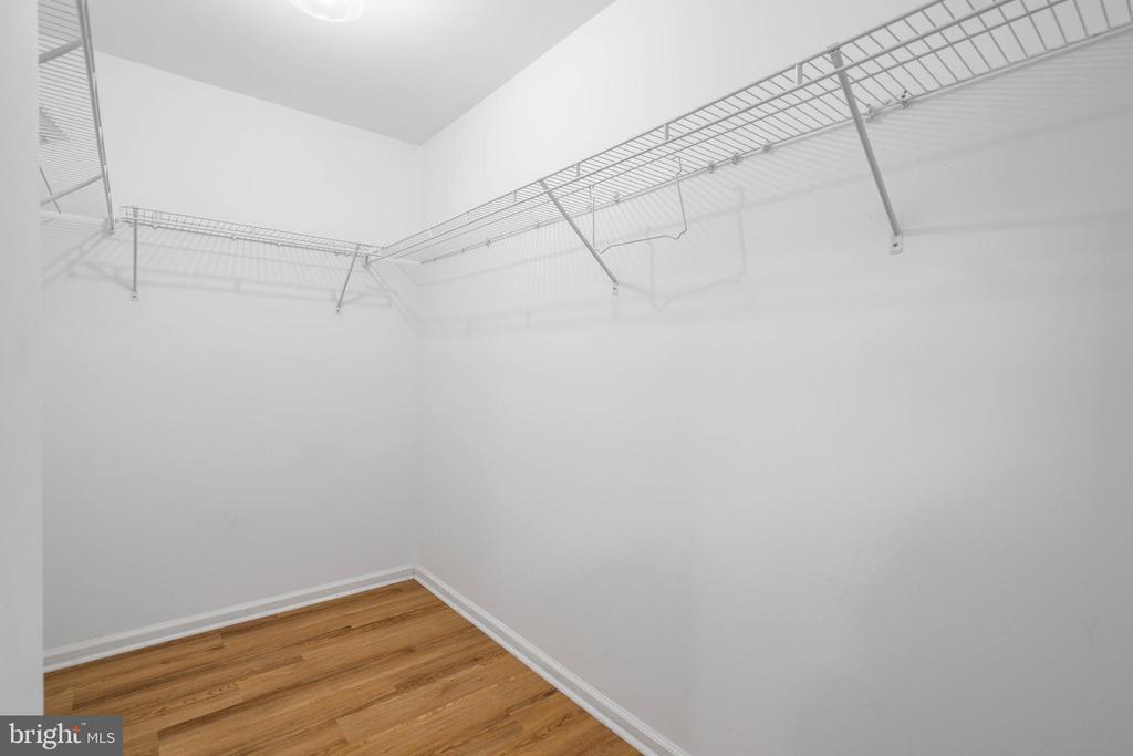 208 Lawrence Ln