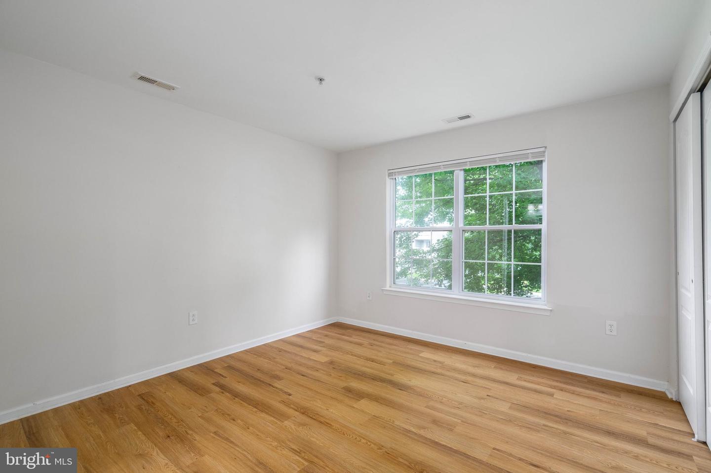 208 Lawrence Ln