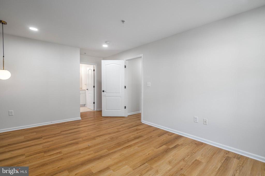 208 Lawrence Ln