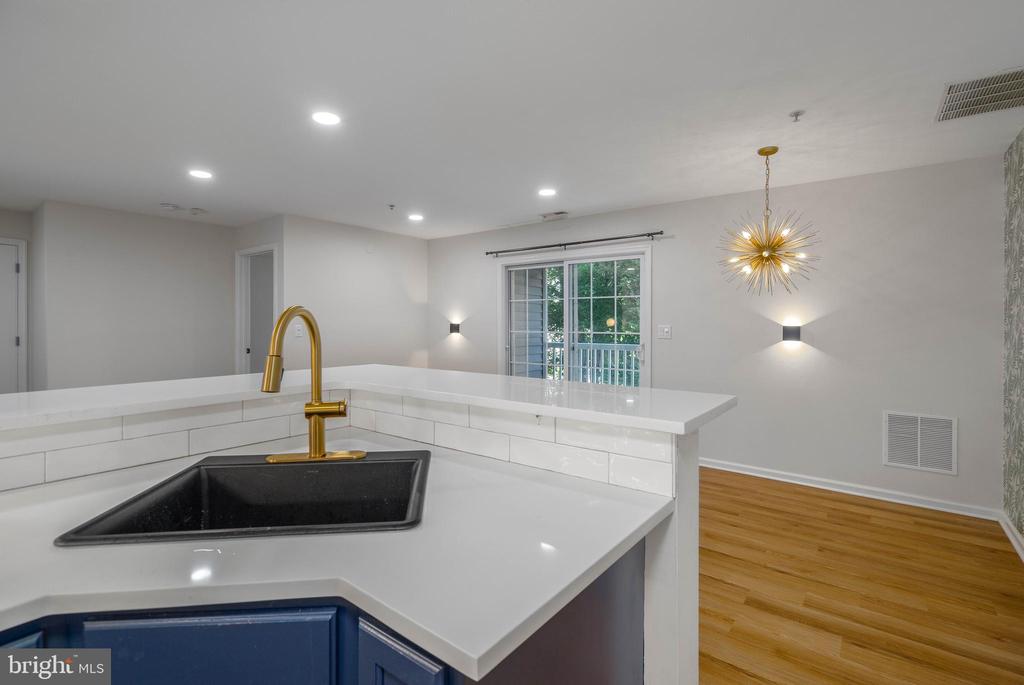 208 Lawrence Ln